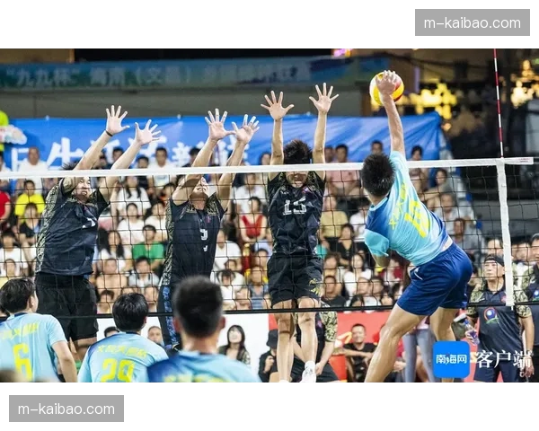 有趣一幕：场边球童快速扔球助主队发动快攻，获主场球迷喝彩