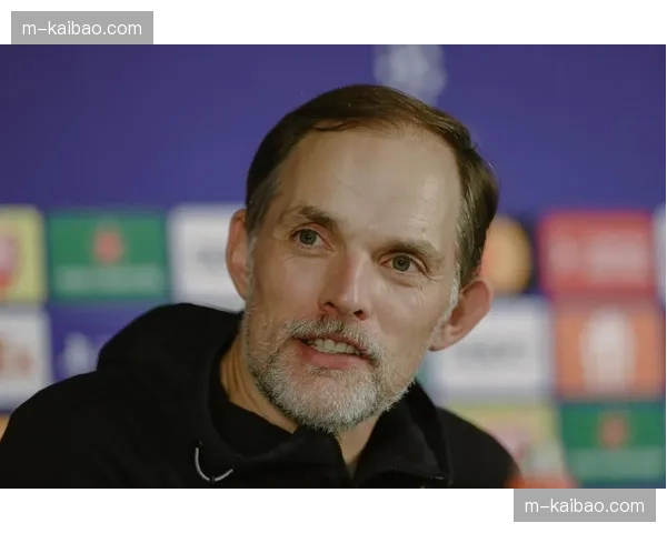 特写:VAR长时间复核后取消拜仁进球,图赫尔在场边难以置信 特写:VAR长时间复核后取消拜仁进球,图赫尔在场边难以置信